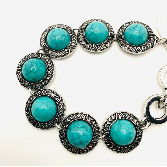Bracelet Turquoise color and set in silver tone. - Picture 3 of 8